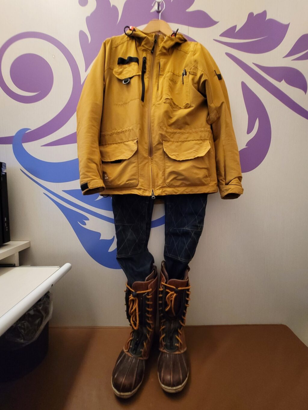 本日のツーリングの洋服のジャケット、パンツ、ブーツの組み合わせを撮影した写真