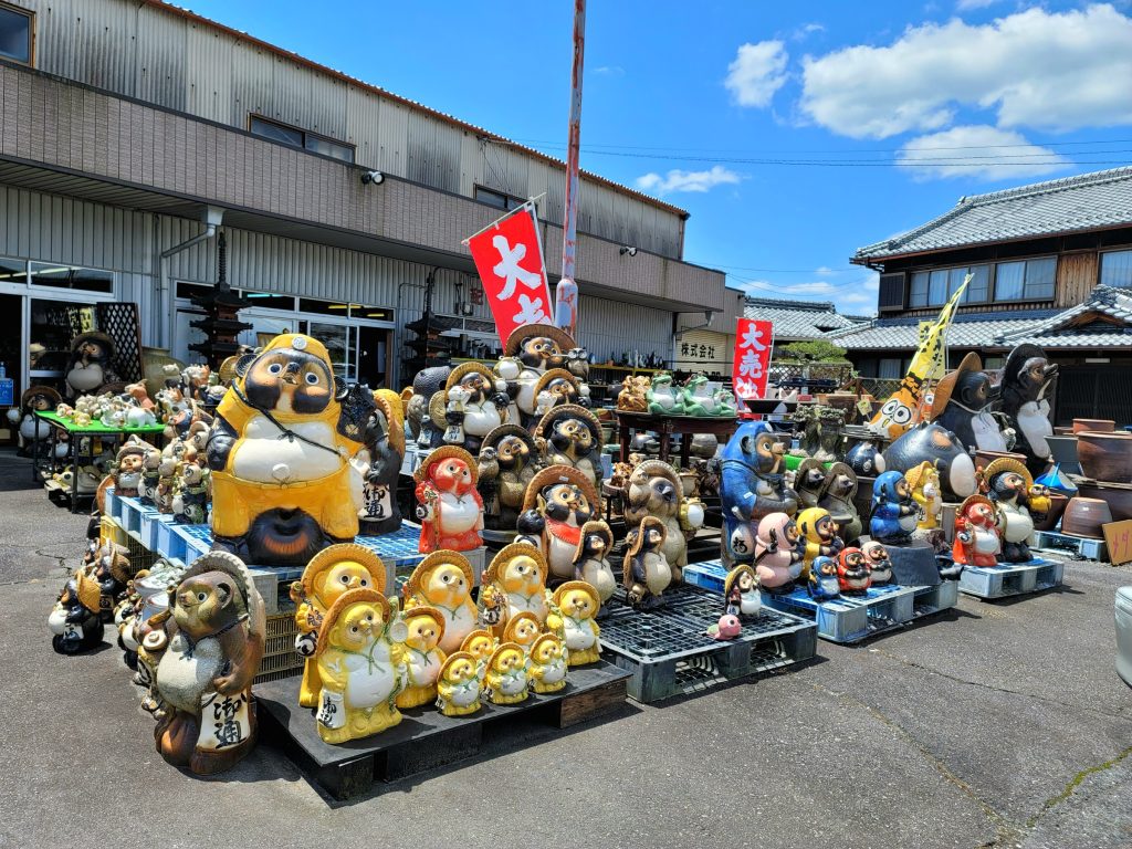 信楽焼の狸群