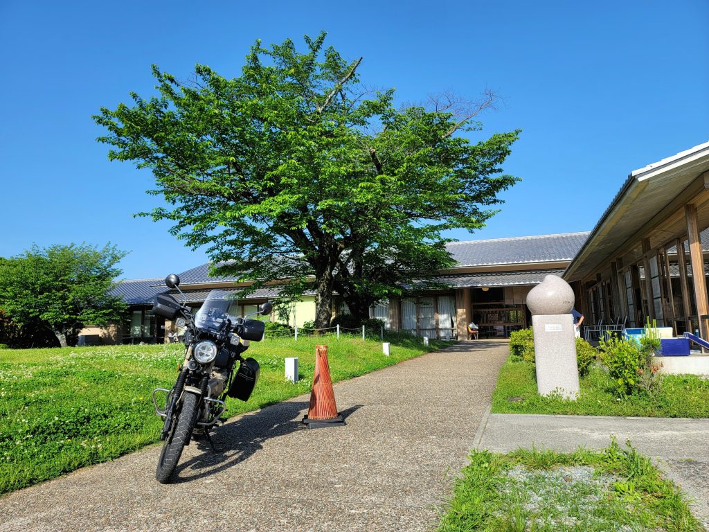 宿のハンターカブ