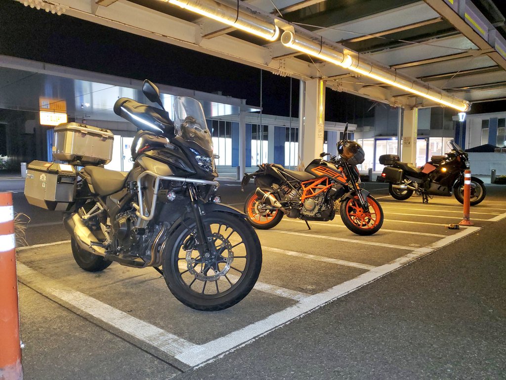 高速の駐車場