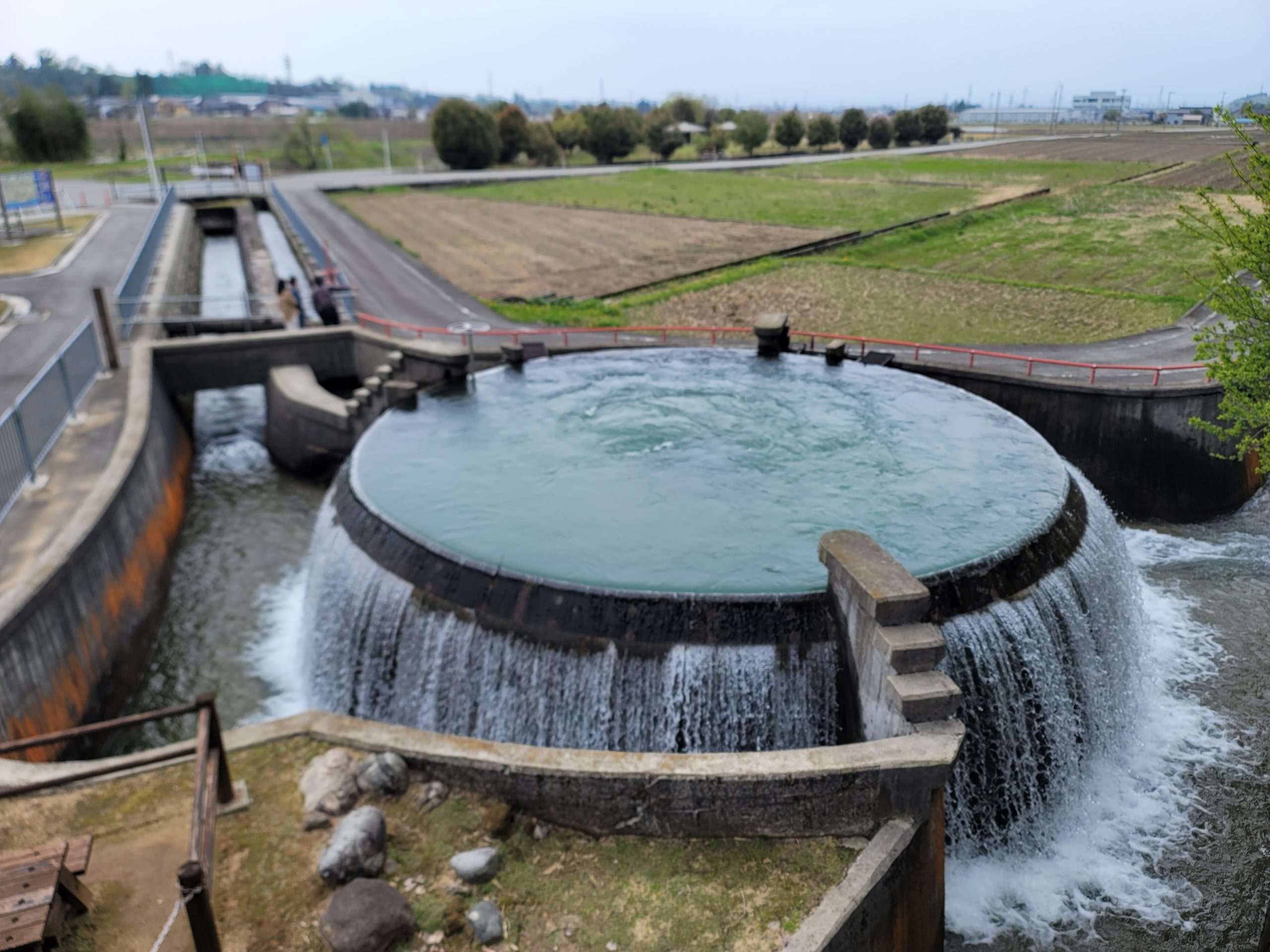 東山円筒分水槽