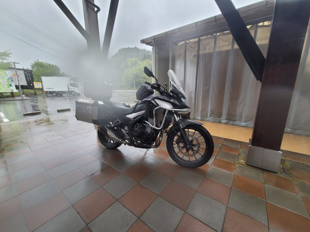 雨の中休憩