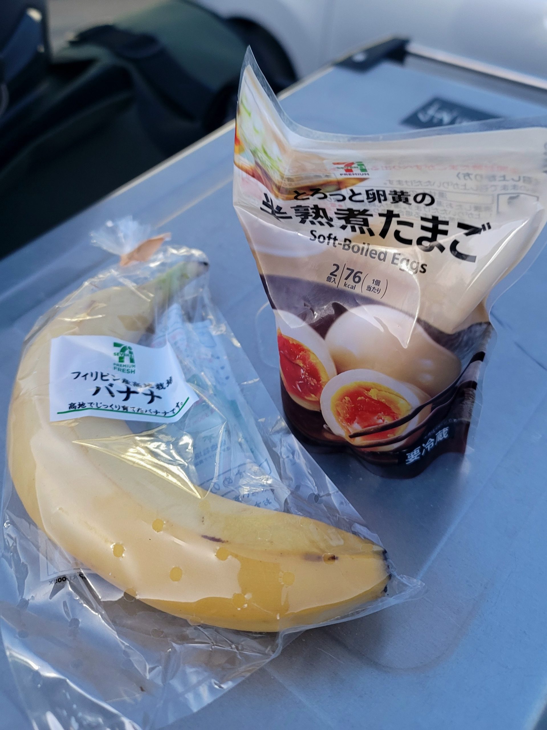 夕飯代わりの卵とバナナ