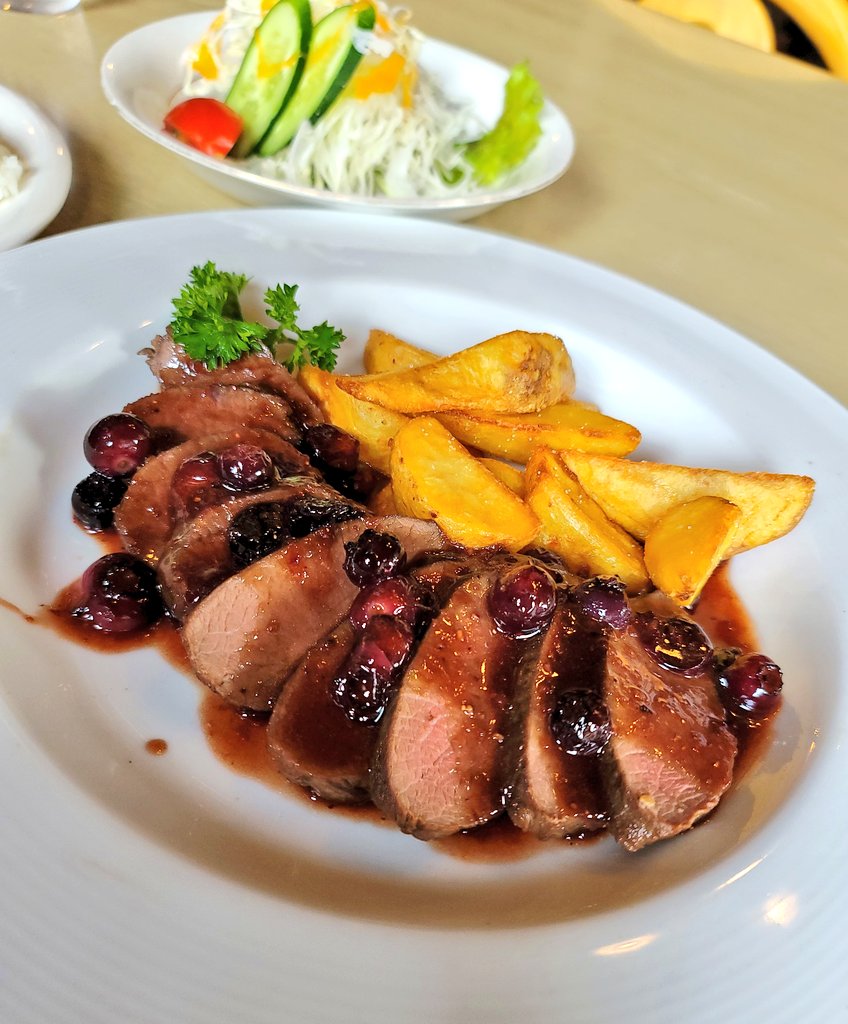 鹿肉のブルーベリーソース