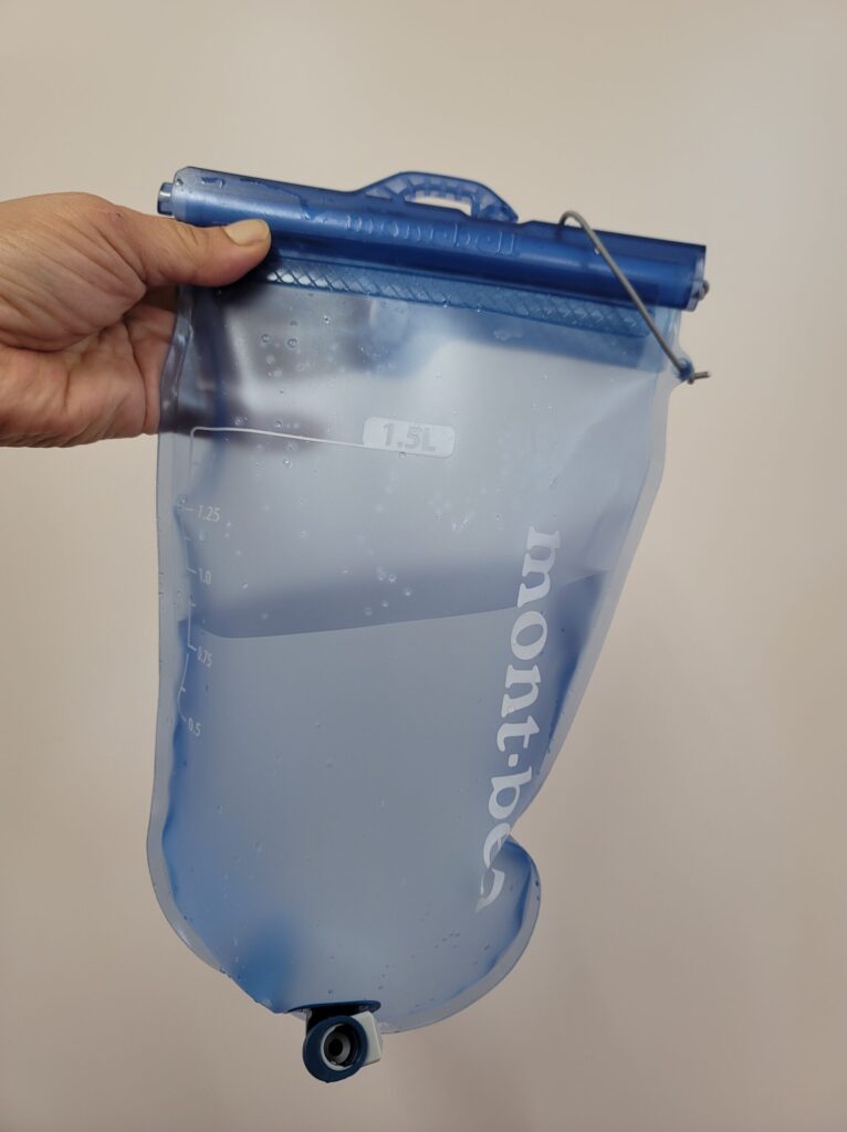 ツーリング用に水を入れたハイドレーション