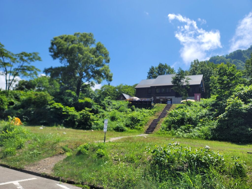 雨飾山登山口