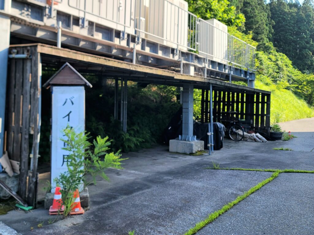 バイク駐輪場