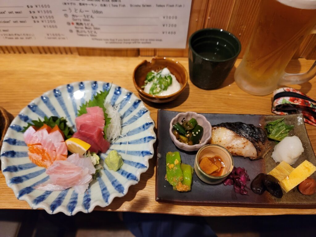 焼き魚とお刺身定食