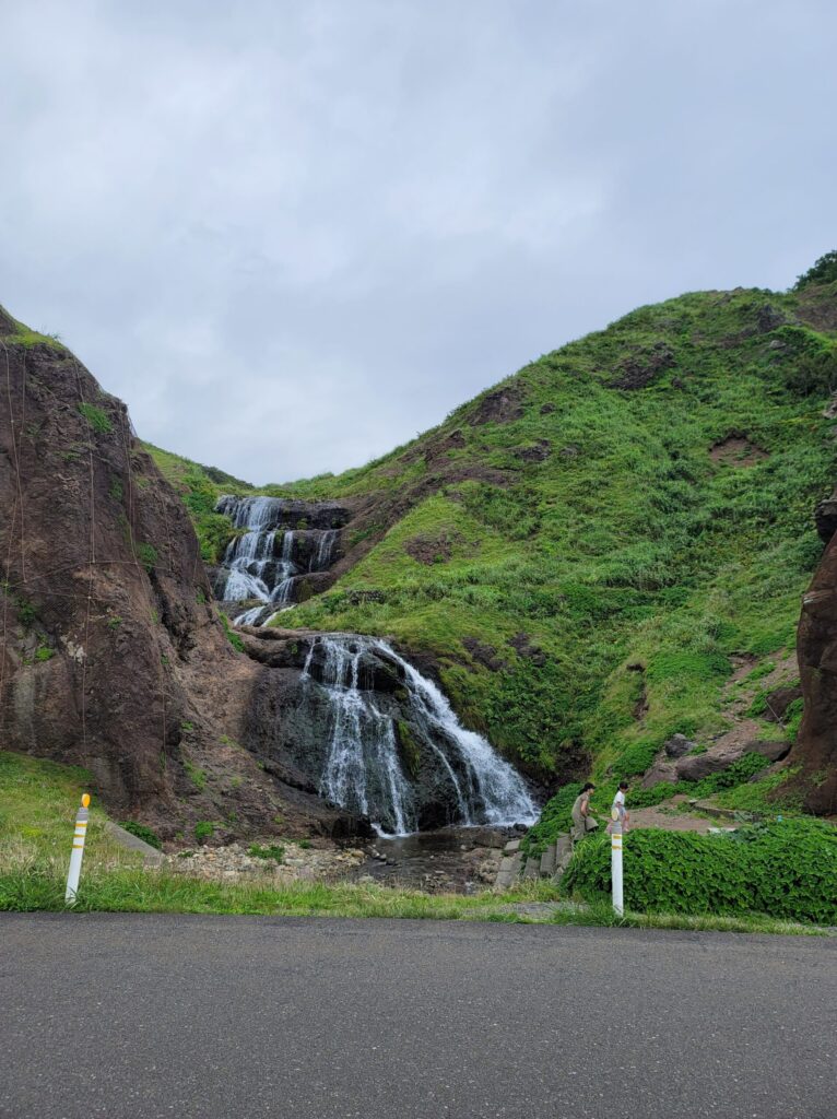竜泊ラインの七つ滝の絶景