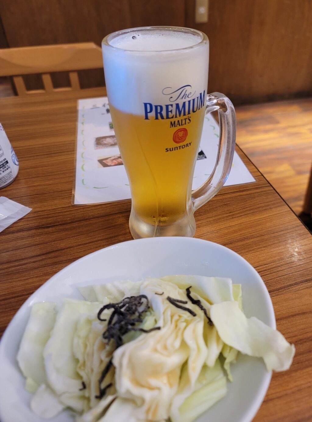 豊橋の三代目鳥メロでビールとおつまみキャベツを楽しむ一人飲み