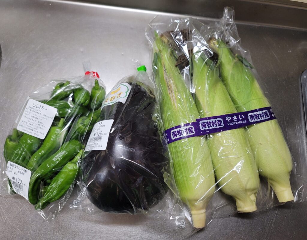 山梨・ヤツレン直売所｜地元産とうもろこし、なす、ししぴーの野菜