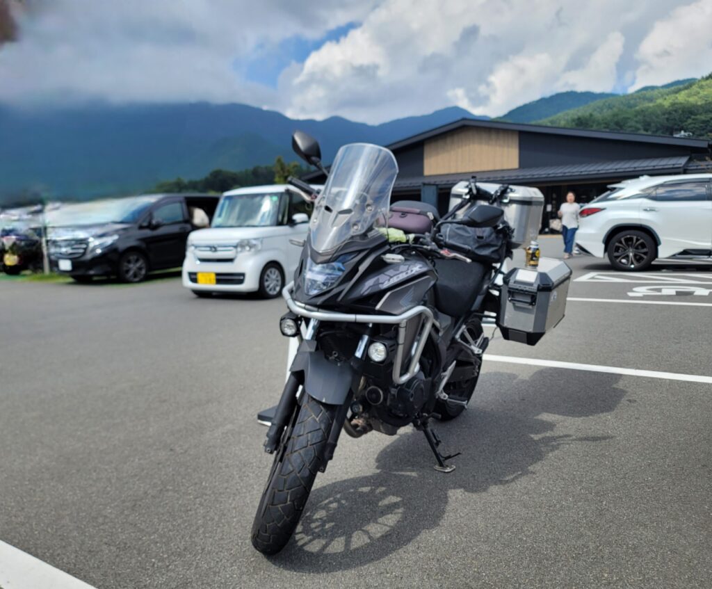 山梨・河口湖ツーリング：旅の駅とホンダ400Xの風景