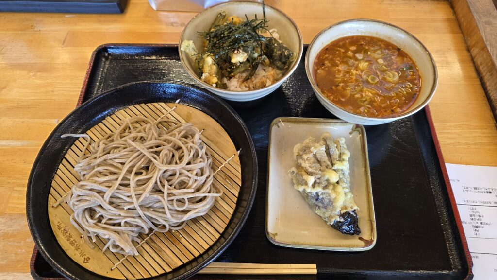 長野ご当地グルメチェーン店小木曽製粉所で頼んだ辛つけ麺、野沢菜店ミニ