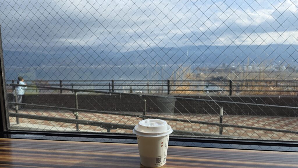 諏訪湖SAでコーヒー休憩