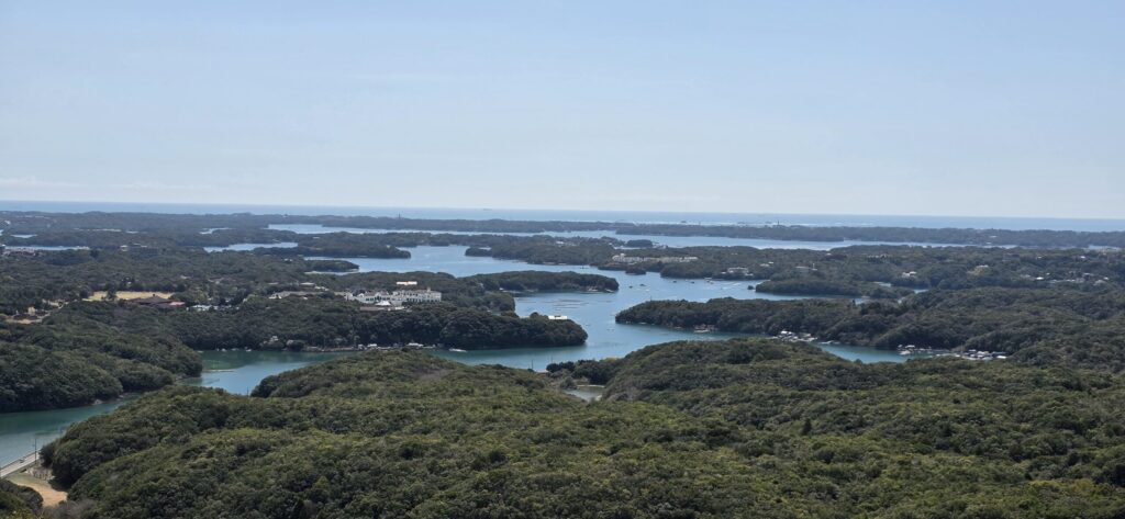 横山展望台から見渡す英虞湾のリアス式海岸の絶景