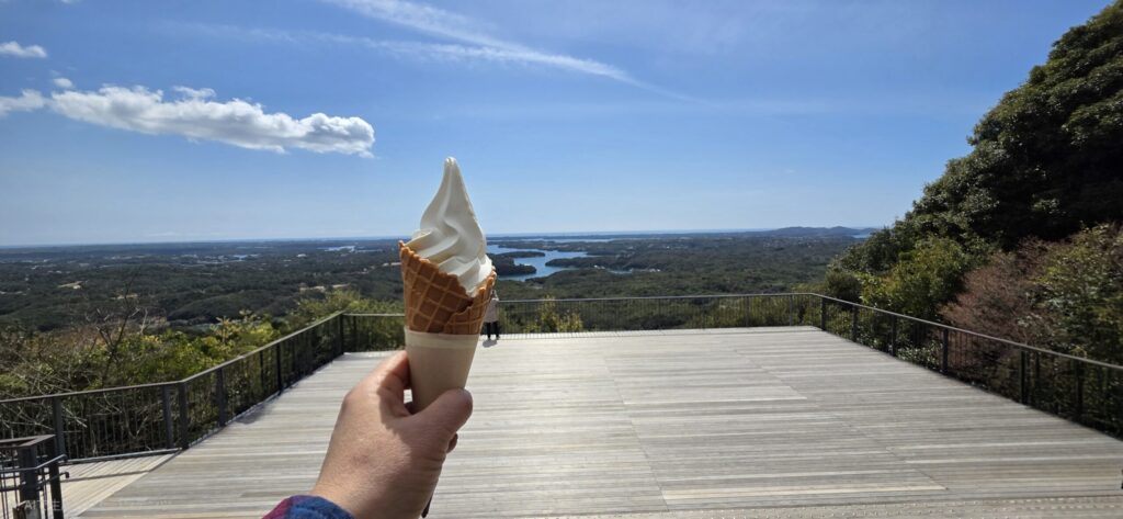 横山展望台で食べるソフトクリームと英虞湾の絶景 伊勢志摩のツーリングスポット