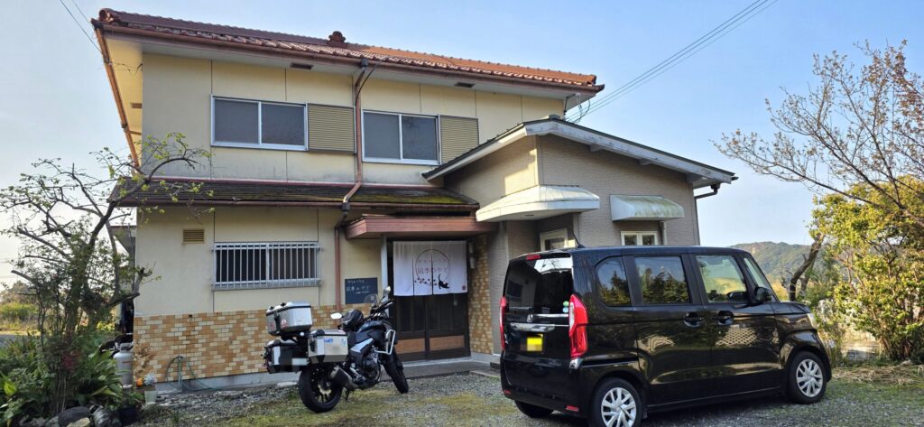 和歌山県那智勝浦にあるゲストハウス凪季の宿の外観