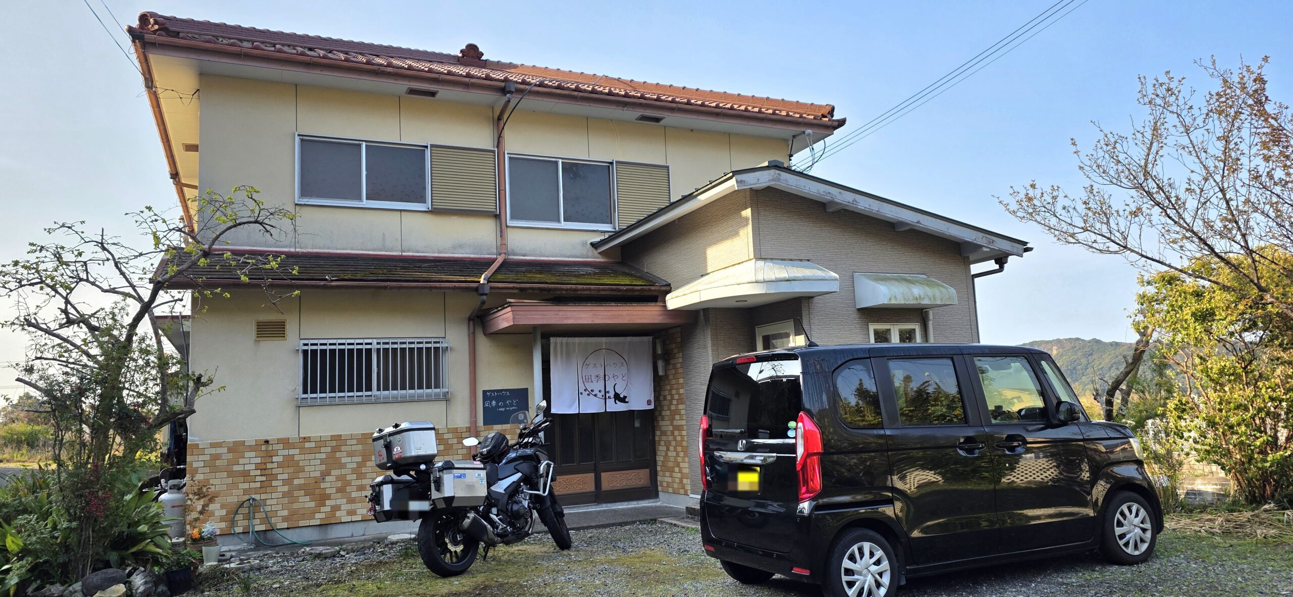 和歌山県那智勝浦にあるゲストハウス凪季の宿の外観