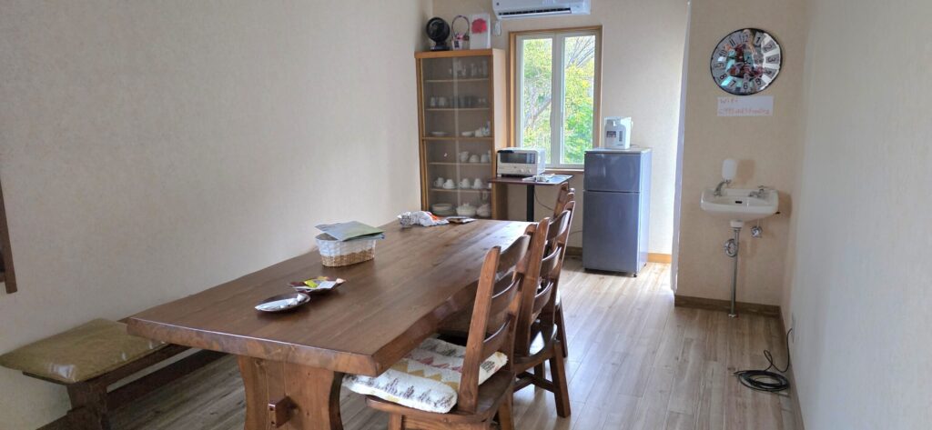 和歌山県那智勝浦にあるゲストハウス凪季の宿の共用キッチン