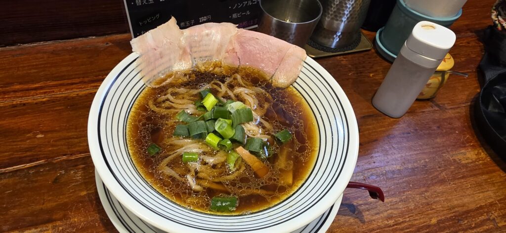 和歌山の醤油ラーメン 鶏出汁のあっさりスープともちもち麺