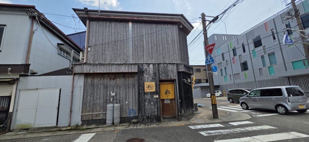 和歌山、地鶏ラーメン彩の外観