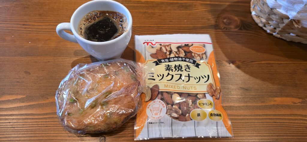 那智勝浦産の枝豆天とコーヒー、ナッツの朝ごはん