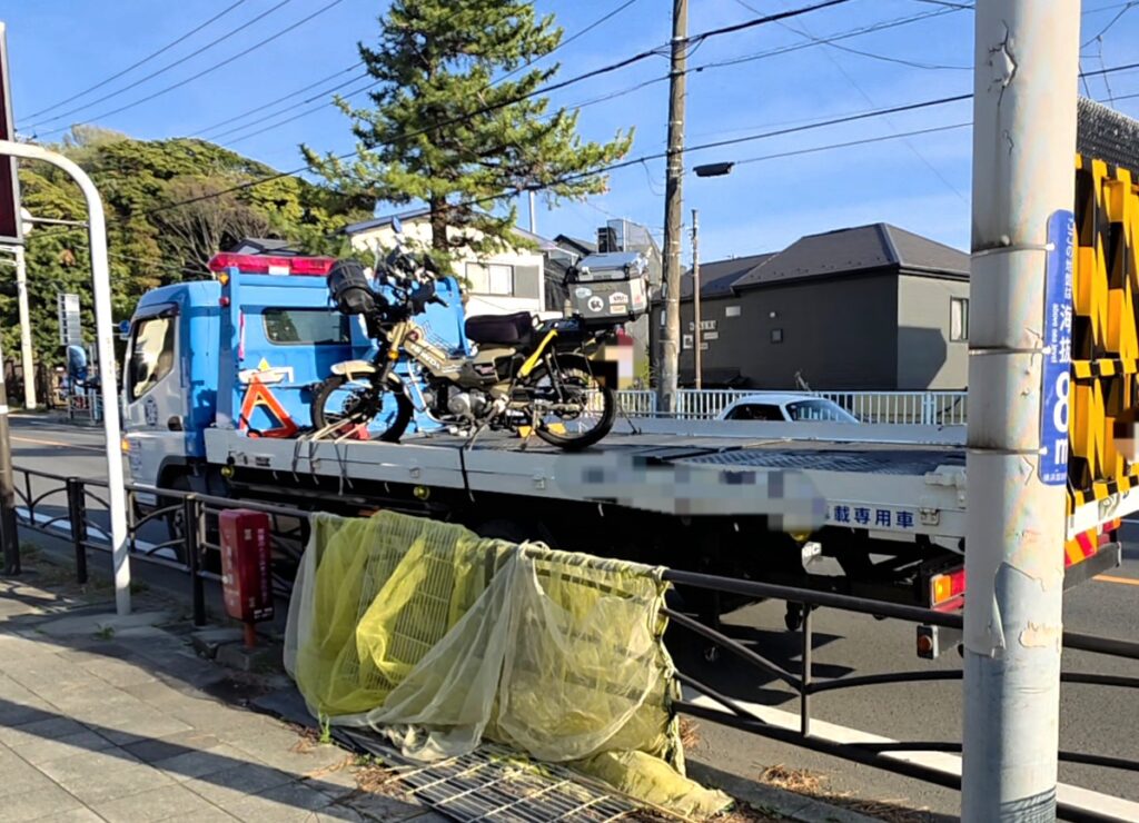 JAFのトラックに積み込まれたハンターカブ