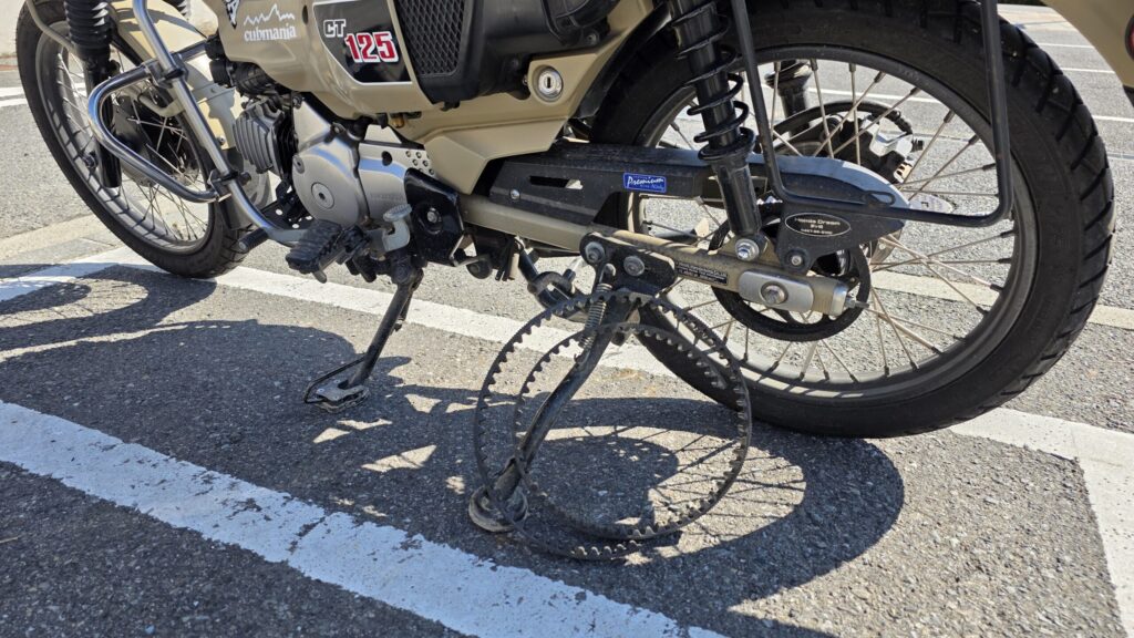 ハンターカブのベルトが切れている様子