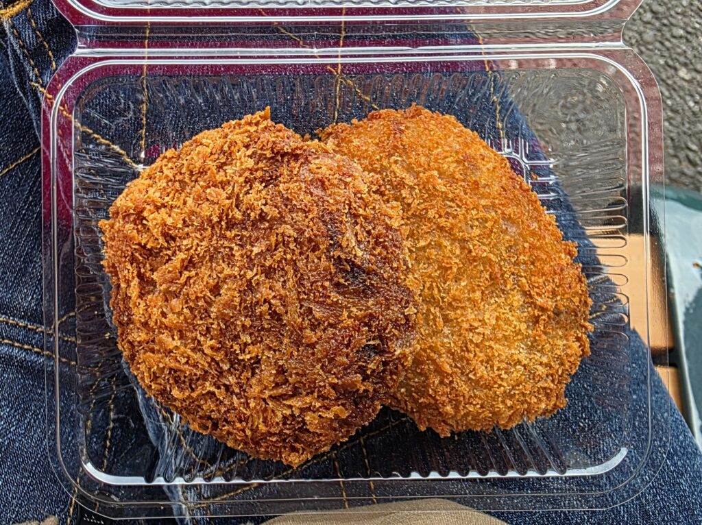 葉山ステーション。葉山旭屋牛肉店のコロッケとメンチカツ