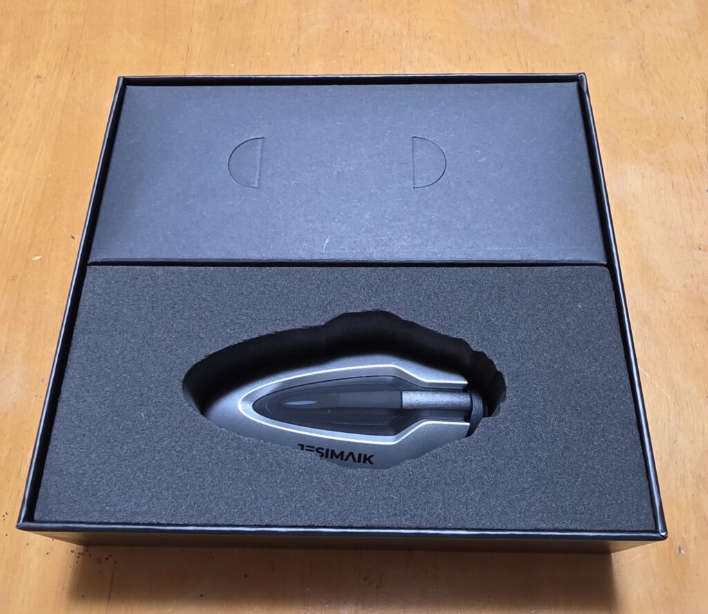 JESIMAIKの箱を開けて、H6が入っているのがわかる様子