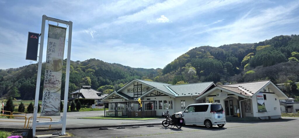 長野県長和町大門の「レストラン緑の花そば館」の外観