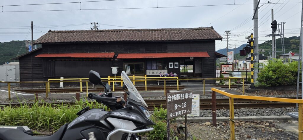 静岡県島田市にある合格駅の駅舎と400Ⅹ