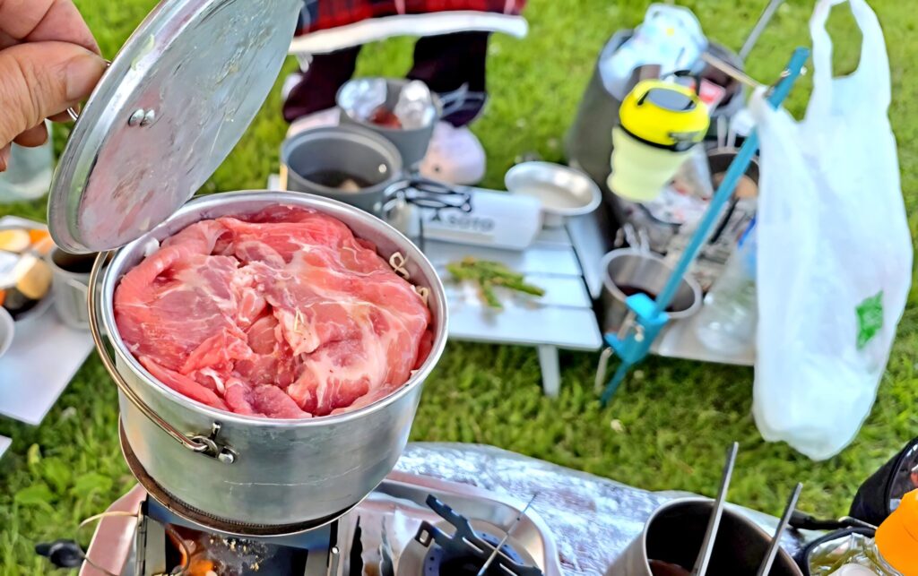 天神岬スポーツ公園で行われたナラハキャンプでの蒸しシャブのキャンプ飯。