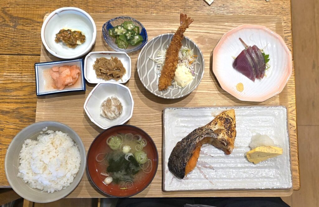 福島県楢葉町ここなら笑店街にある海鮮食堂「一千や」で食べた定食