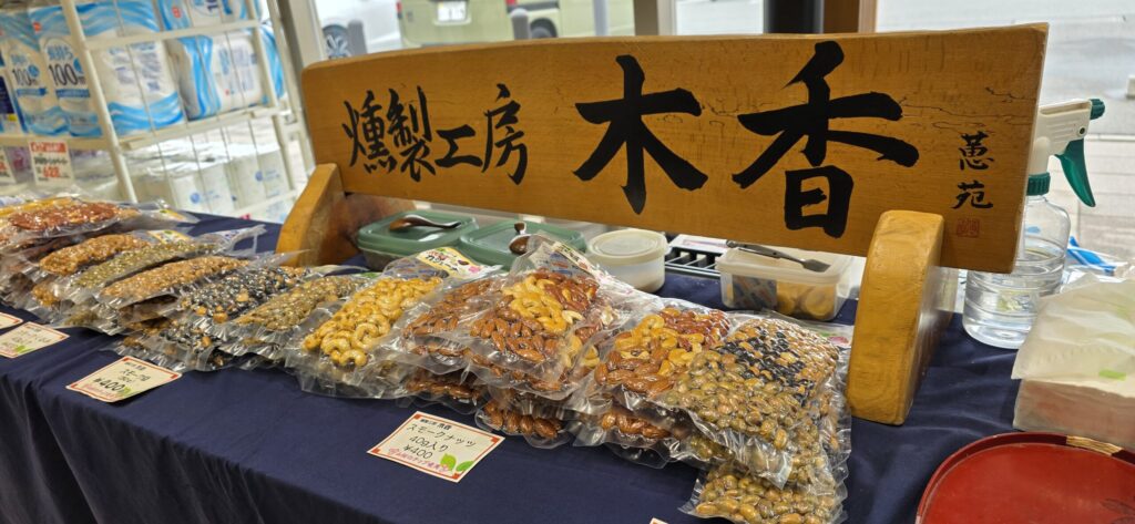 福島立子山にある燻製工房 木香がここなら笑店街の出張販売の様子