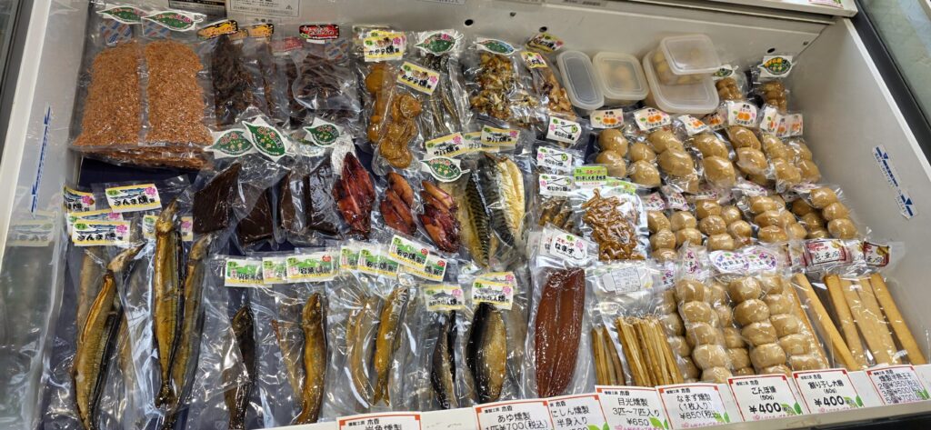 福島、立子山の燻製工房木香がここなら笑店街に出張販売している品物が並んでいる様子
