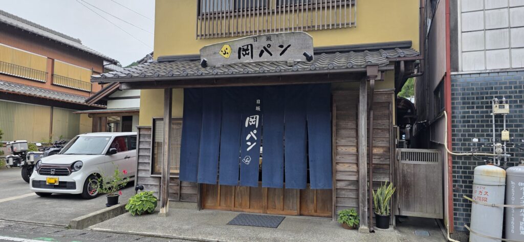 静岡県掛川市にある岡田製パン本店の外観