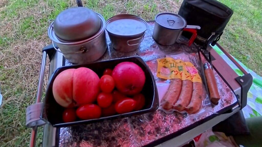 長野県栄村秋山郷にあるのよさの里キャンプ場での夕食の一コマ