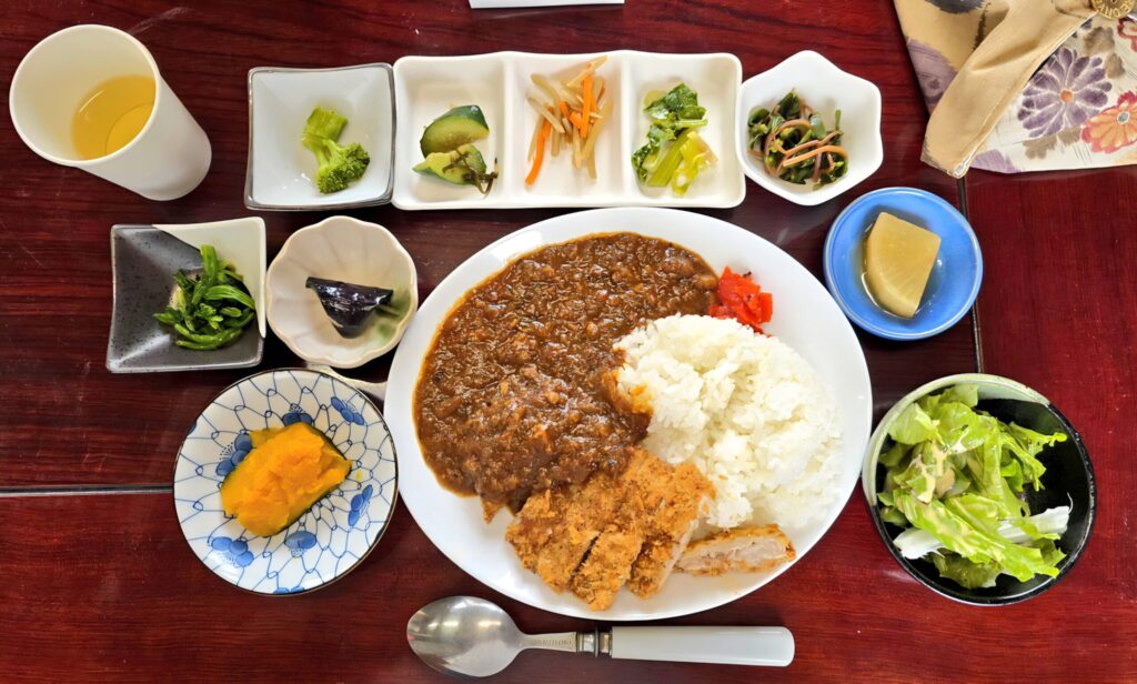 山梨県鳴沢村・忠ちゃんのカツカレー