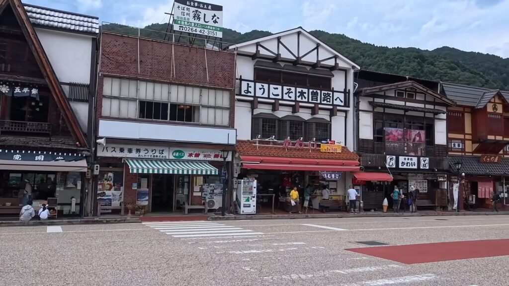 長野県木曽駅前のお食事処の外観
