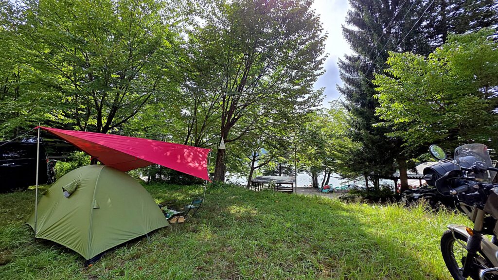 長野県大町市青木湖キャンプ場のオートサイトの様子