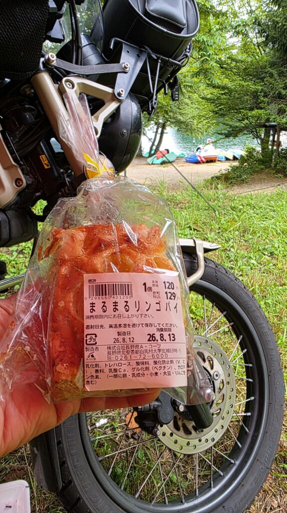 A-coopのパン屋さんのアップルパイ