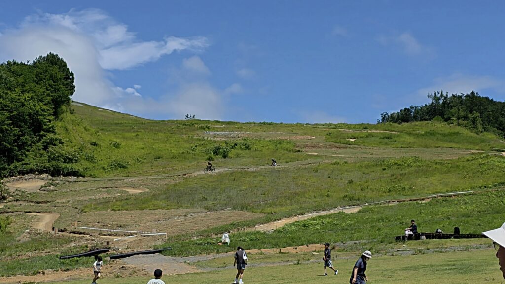 白馬岩岳マウンテンリゾートのMTBダウンヒルの様子