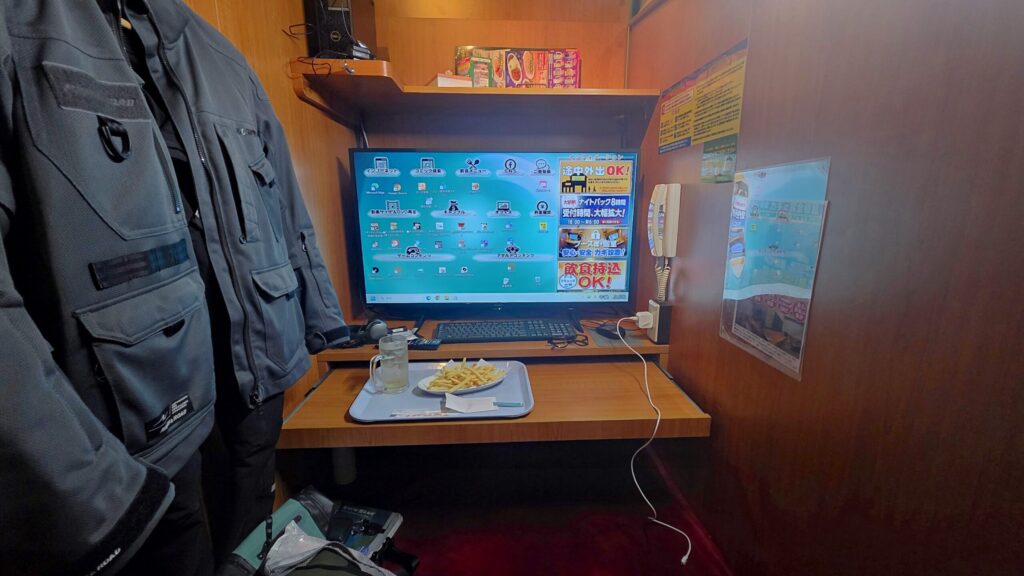 インターネットカフェ亜熱帯クラブ岐阜県庁前店の鍵付き個室の様子