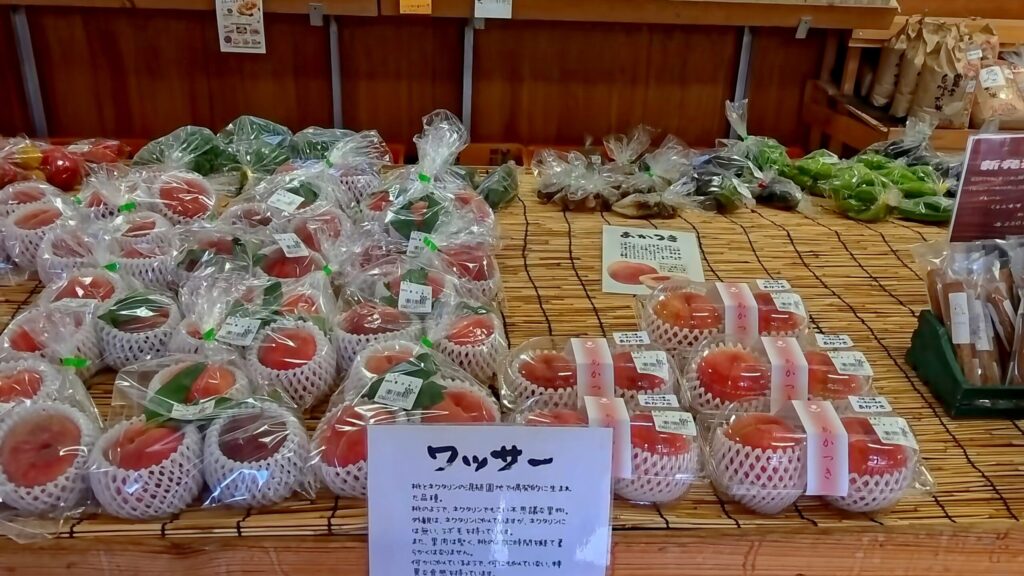 長野県にある道の駅さかきた。直売所で長野県生まれの「ワッサー」が沢山販売されている様子